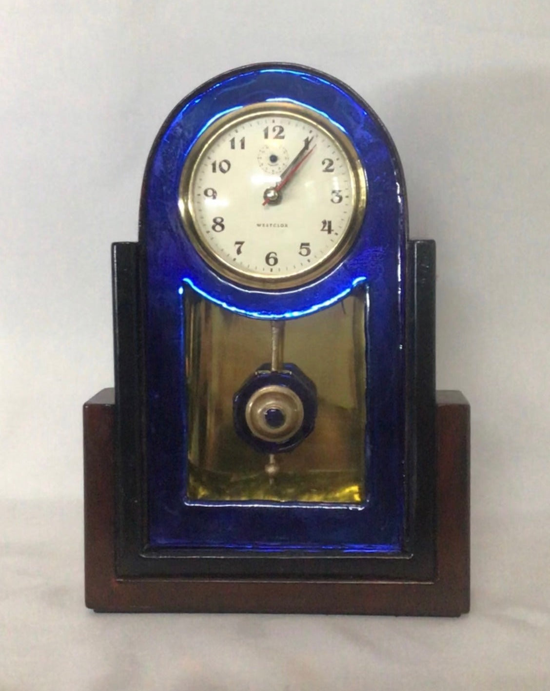 Art Deco Design Pendulum Mantle Clock