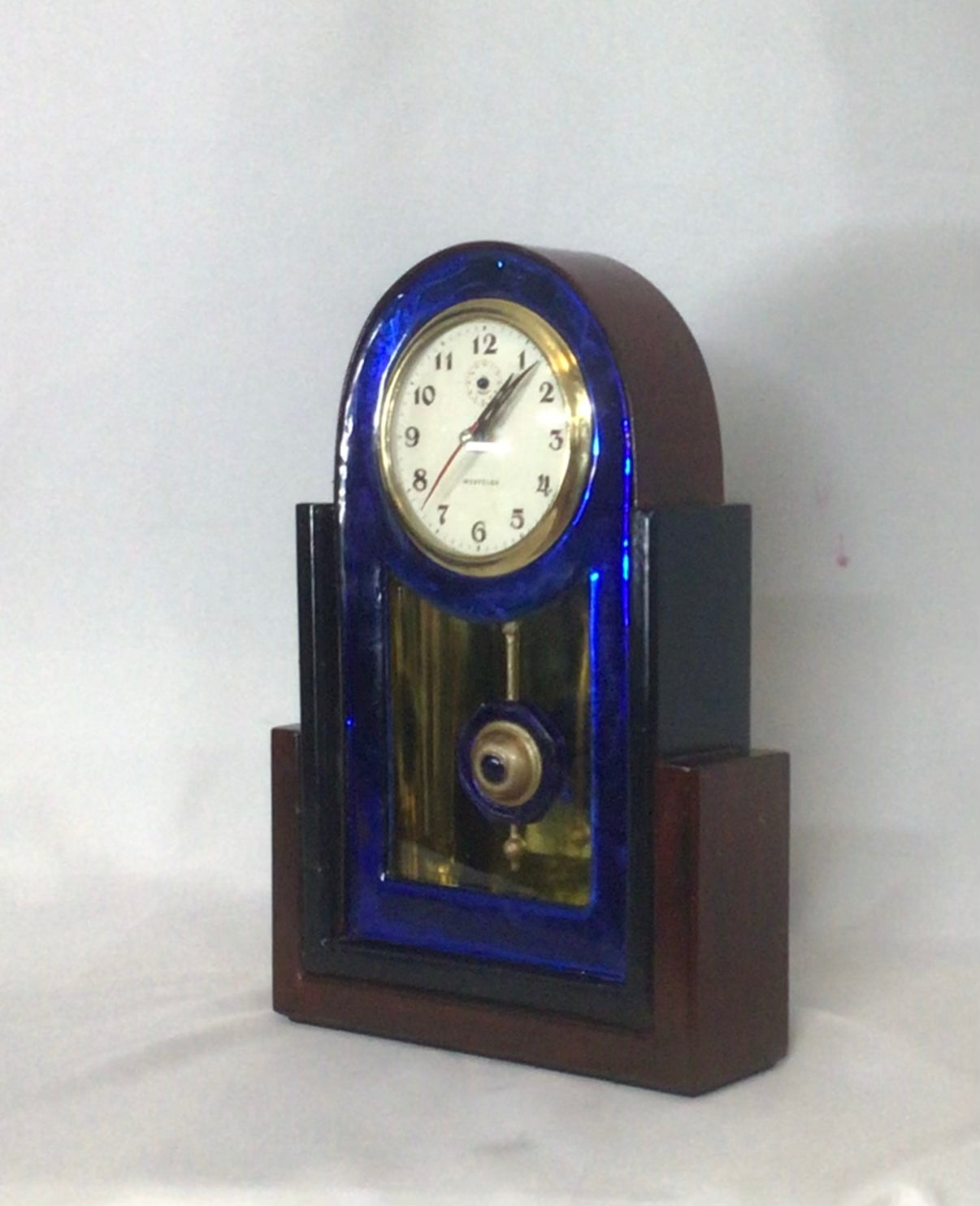 Art Deco Design Pendulum Mantle Clock