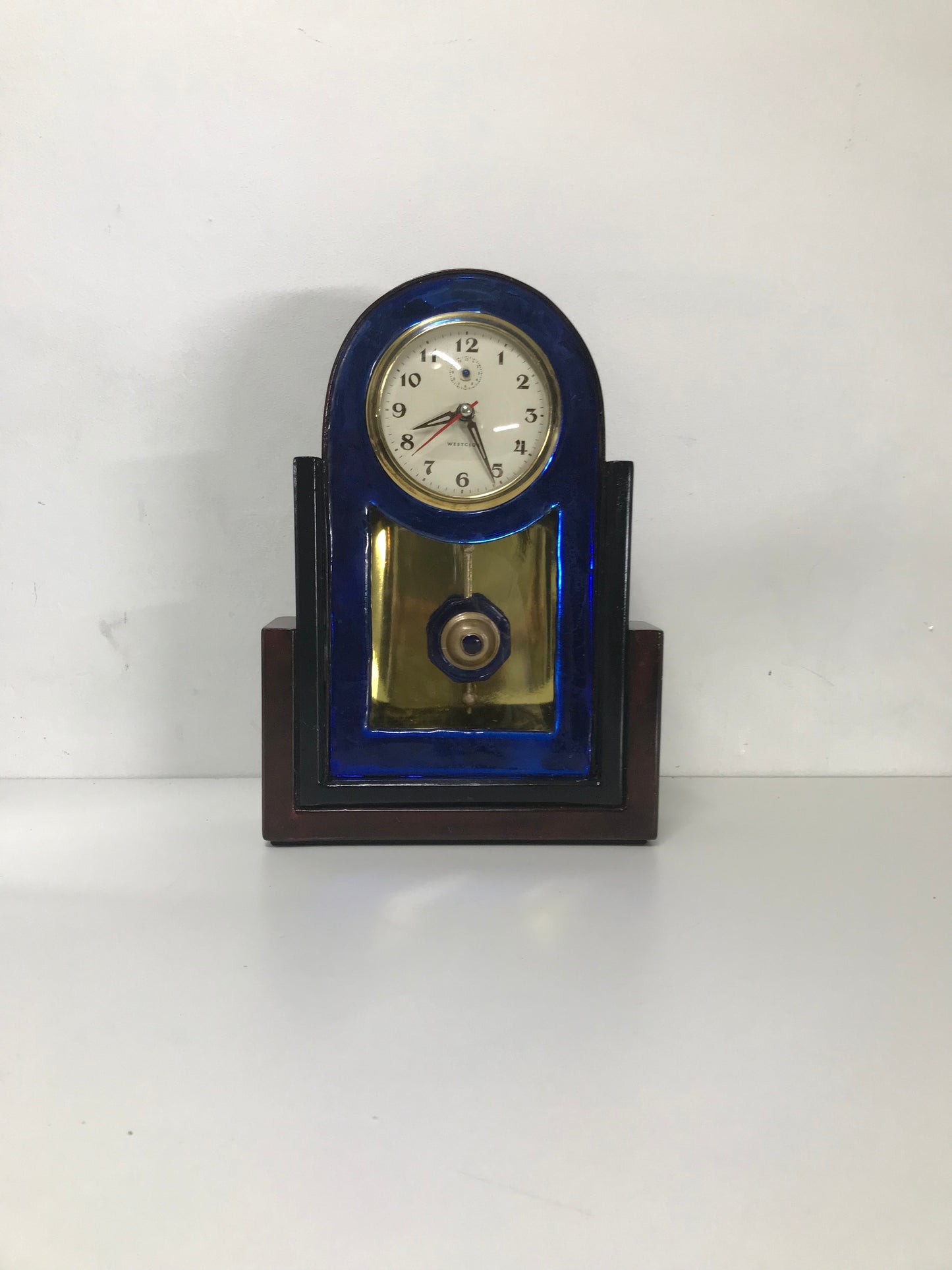 Art Deco Design Pendulum Mantle Clock
